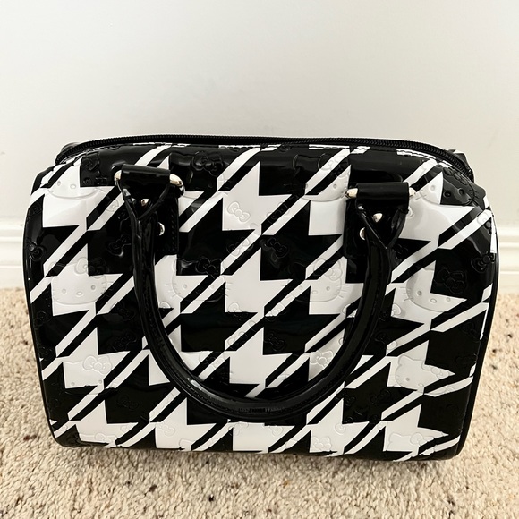 Loungefly x Hello Kitty Checkered Barrel Bag - Picture 2 of 3
